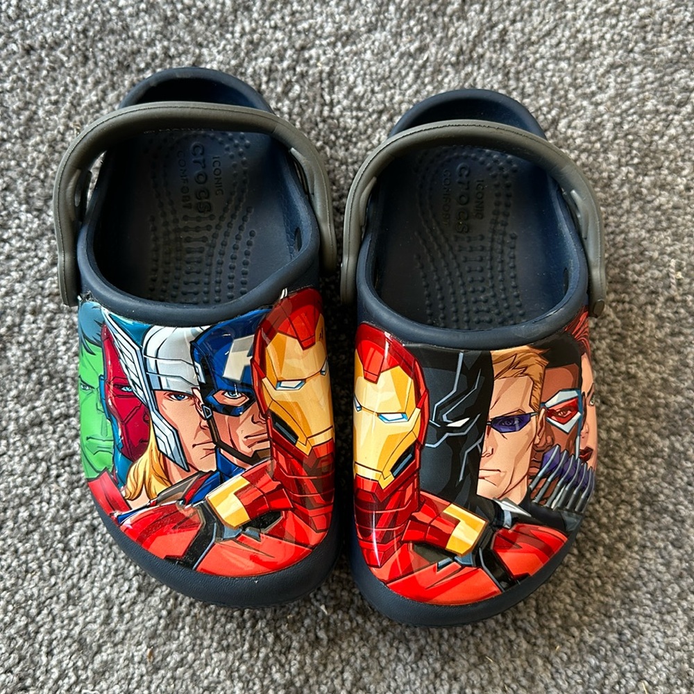 Toddlers Marvel Avengers Crocs size 9